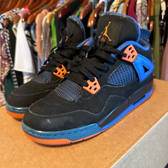 Jordan 4 Retro 2012 CAVS 6Y GS(Grade School) - Picture 3 of 15